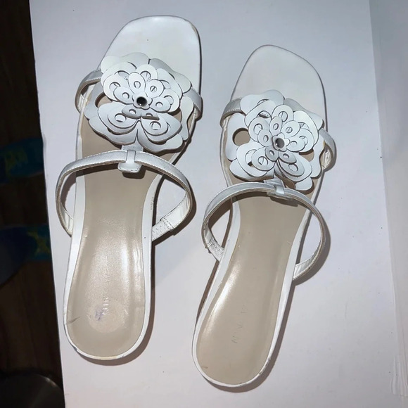 Nine West, 10.5, white tapered cork wedge,open toe thong sandal w/3-D cut out - Picture 13 of 13